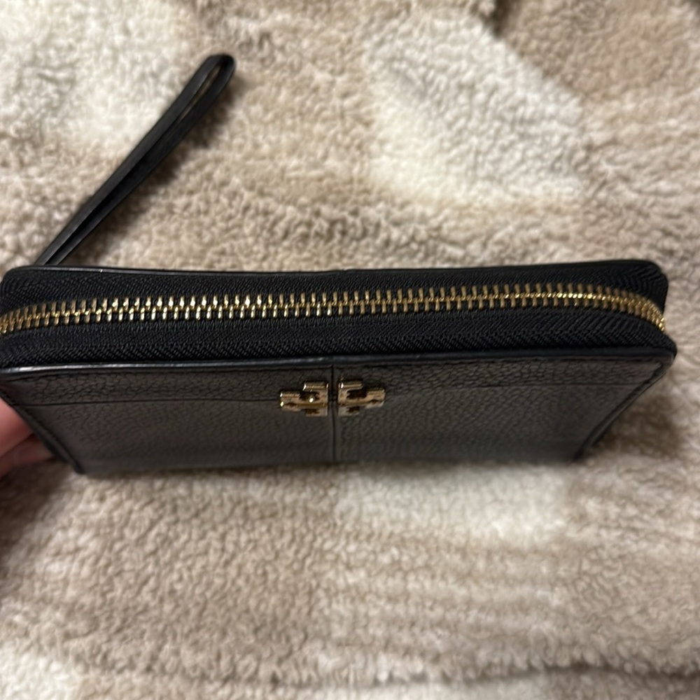 Tory Burch Ivy Smartphone Wristlet - Picture 5 of 9